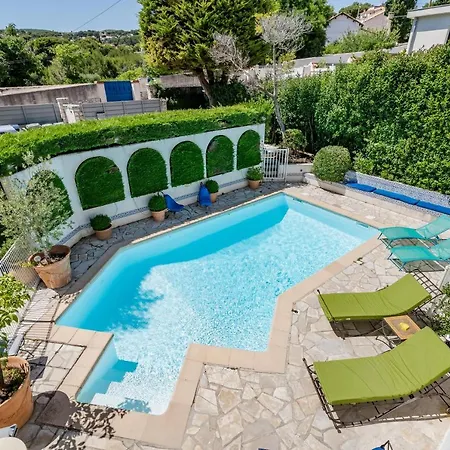 Le Patio Des Mimosas Par Dodo-a-cassis Bed and breakfast