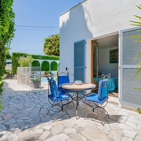 Le Patio Des Mimosas Par Dodo-a-cassis Bed & Breakfast 3*